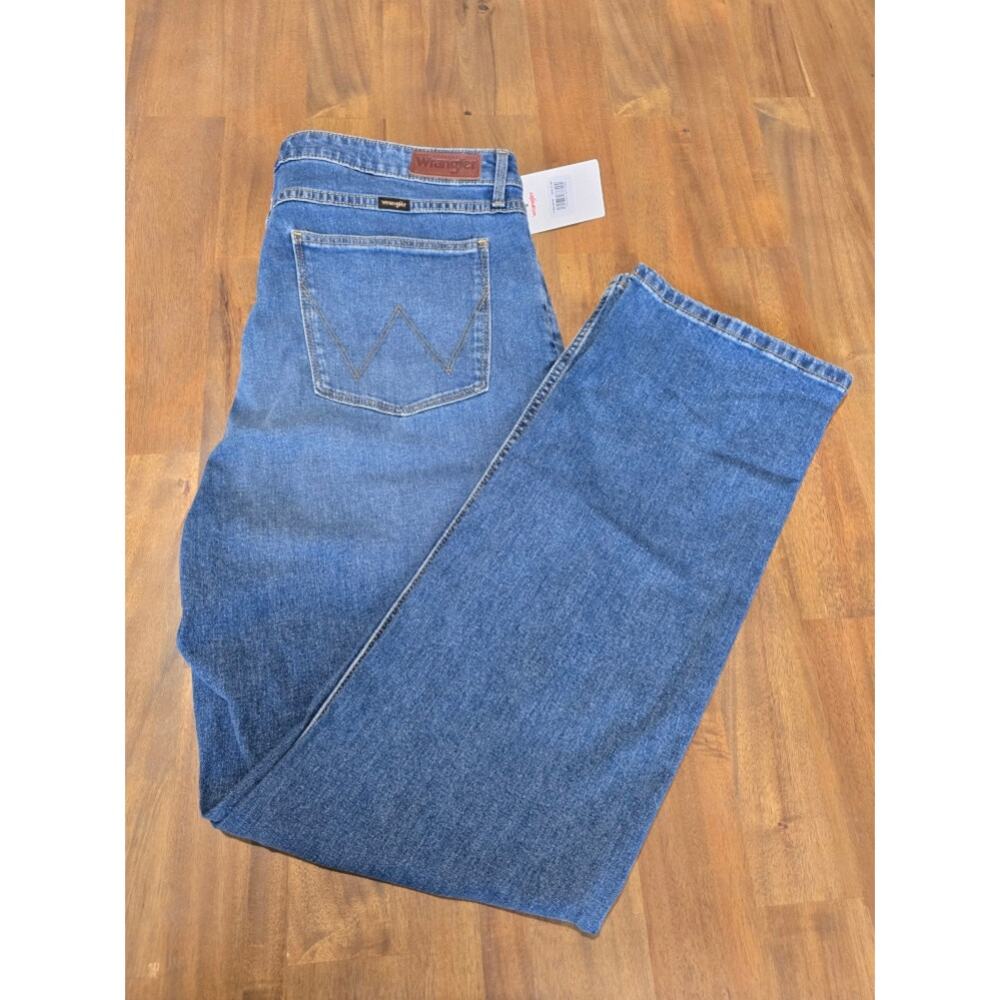 Wrangler High Rise True Straight Jeans Womens 18W x 32 Bootcut Denim NWT - Picture 1 of 7